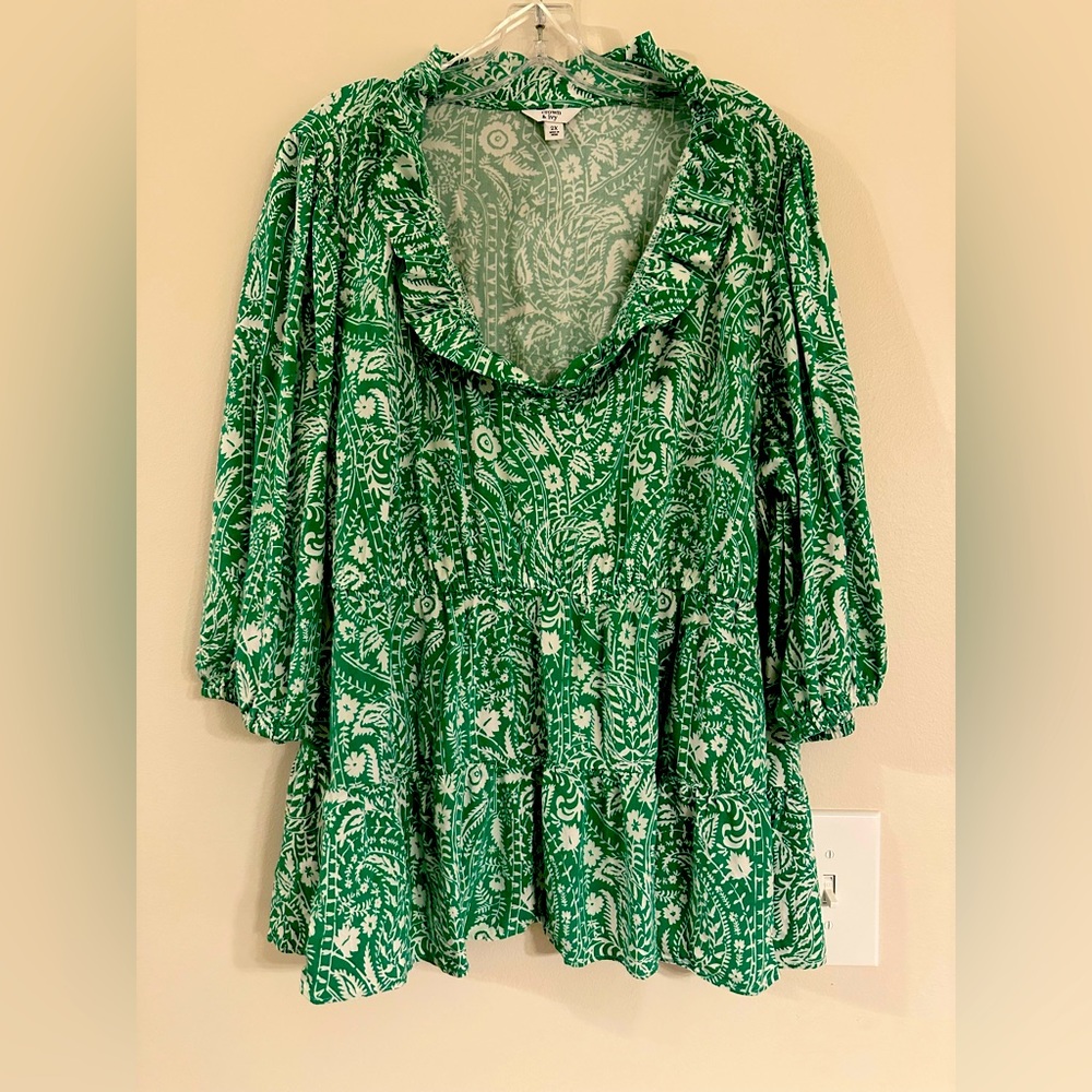 Crown & Ivy Women’s Plus Babydoll Style Top